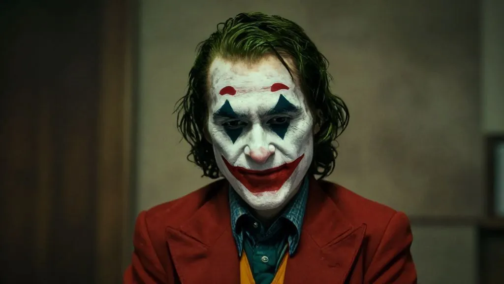 joker statue